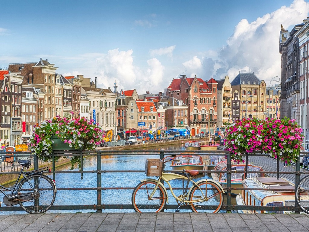 Amsterdam dhe Bruksel